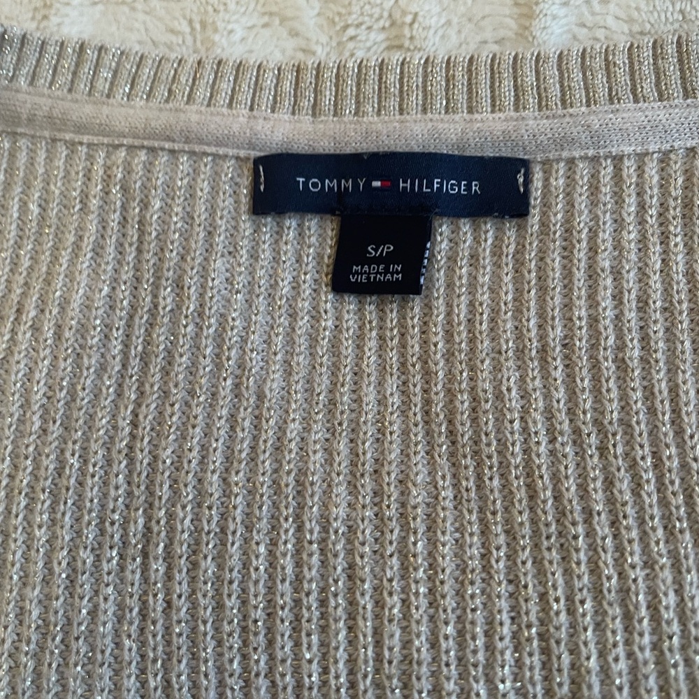 ✨✨Tommy Hilfiger Gold V-Neck Sweater Size S - Picture 9 of 9